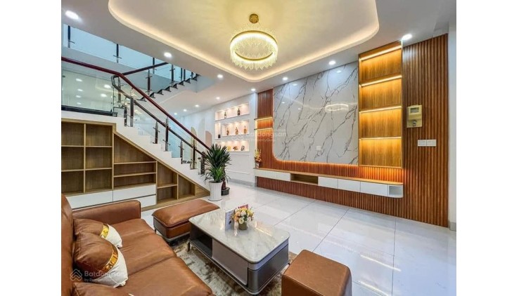 Ngộp, bán nhà 2 tầng, Lã Xuân Oai, 90m2, ngang 8m, đẹp, ở ngay, nhỉnh 5.5 tỷ,